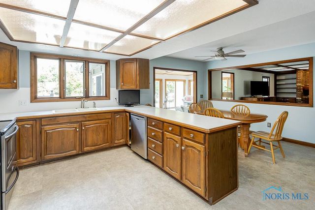 7040 Country Creek Road, Maumee, OH 43537