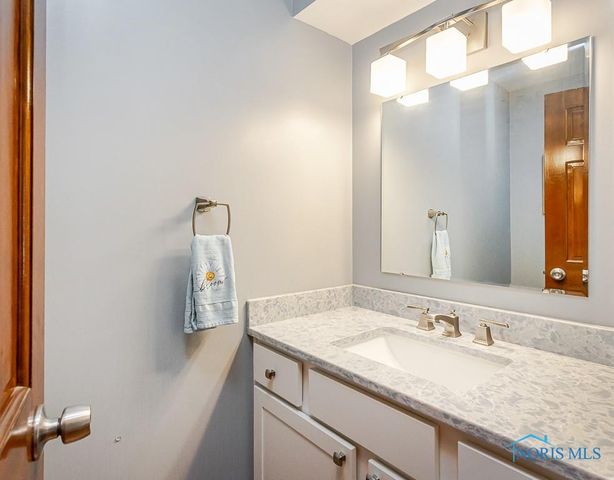 7040 Country Creek Road, Maumee, OH 43537