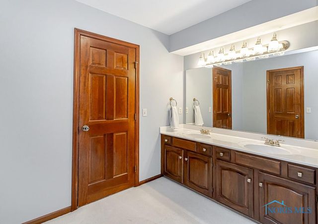 7040 Country Creek Road, Maumee, OH 43537