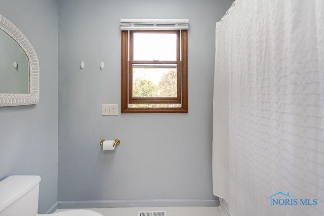 7040 Country Creek Road, Maumee, OH 43537