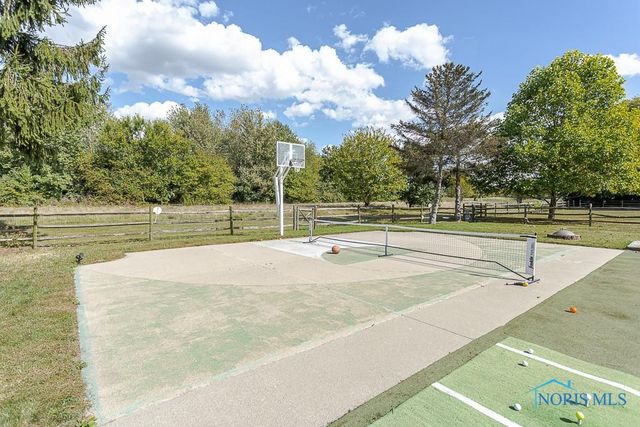 7040 Country Creek Road, Maumee, OH 43537