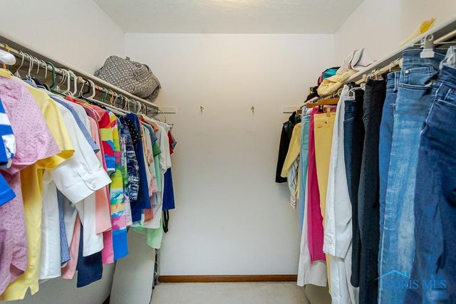 7040 Country Creek Road, Maumee, OH 43537