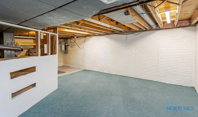 7040 Country Creek Road, Maumee, OH 43537