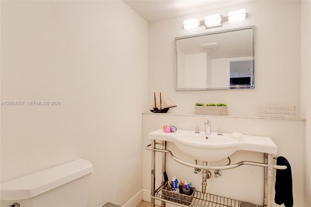 2307 NE 7th Street 40, Hallandale Beach, FL 33009
