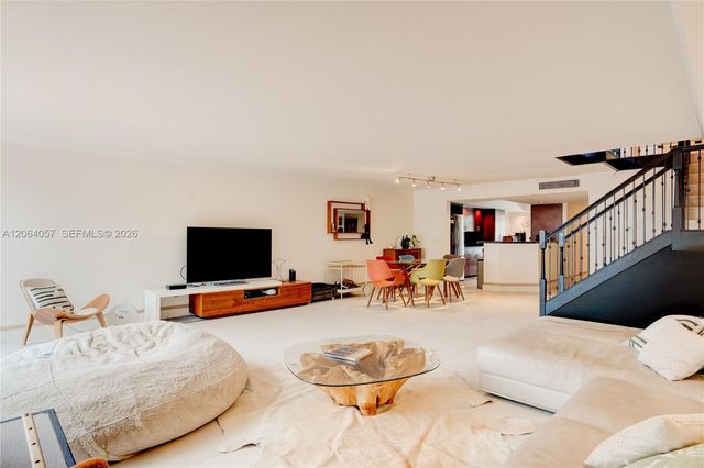 2307 NE 7th Street 40, Hallandale Beach, FL 33009