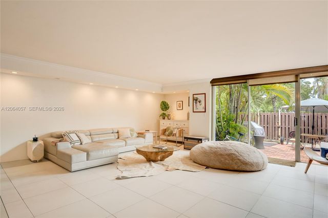 2307 NE 7th Street 40, Hallandale Beach, FL 33009