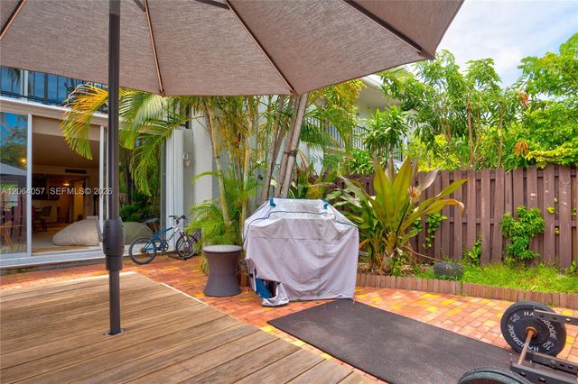 2307 NE 7th Street 40, Hallandale Beach, FL 33009