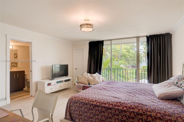 2307 NE 7th Street 40, Hallandale Beach, FL 33009