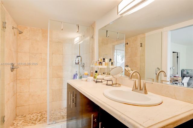 2307 NE 7th Street 40, Hallandale Beach, FL 33009