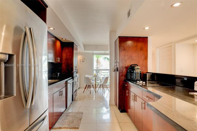 2307 NE 7th Street 40, Hallandale Beach, FL 33009