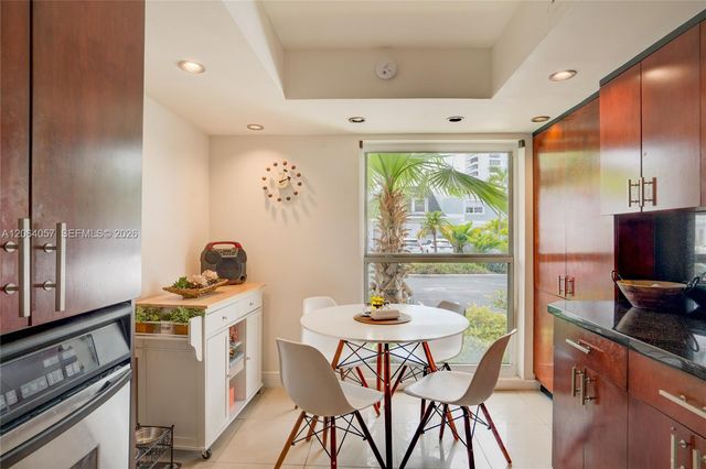 2307 NE 7th Street 40, Hallandale Beach, FL 33009