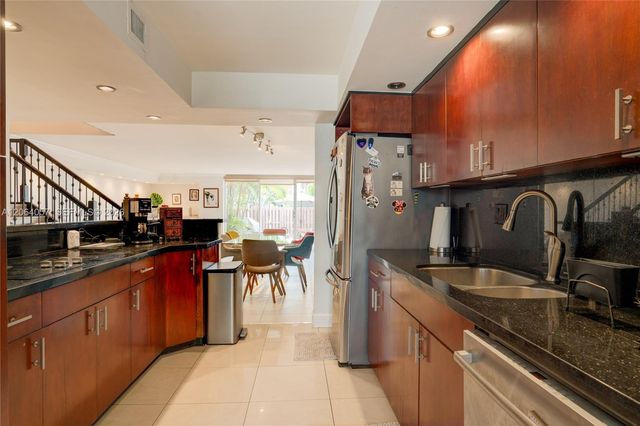 2307 NE 7th Street 40, Hallandale Beach, FL 33009