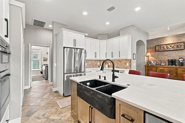 5105 SYLVAN OAKS DRIVE, Valrico, FL 33596