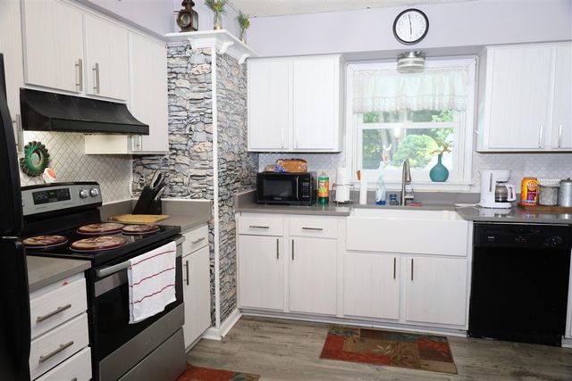 16154 Gary Avenue, Grand Haven, MI 49417