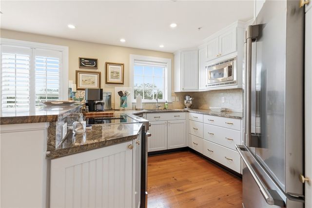 744 Ocean Blvd 303, St Simons Island, GA 31522