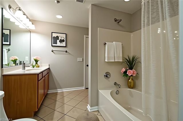 7104 Friendly Avenue, Greensboro, NC 27410