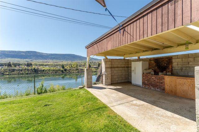 1418 S Tyee Avenue, East Wenatchee, WA 98802