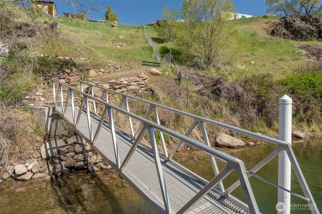 1418 S Tyee Avenue, East Wenatchee, WA 98802