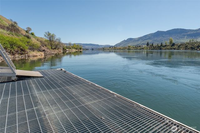 1418 S Tyee Avenue, East Wenatchee, WA 98802