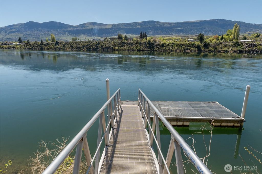 1418 S Tyee Avenue, East Wenatchee, WA 98802