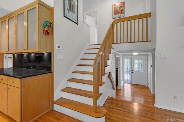 16 Appletree Lane, Huntington Station, NY 11746