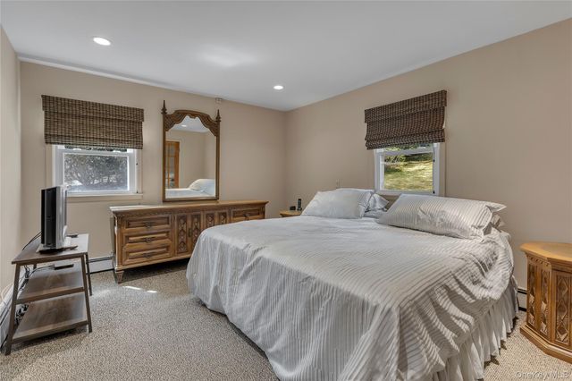 16 Appletree Lane, Huntington Station, NY 11746