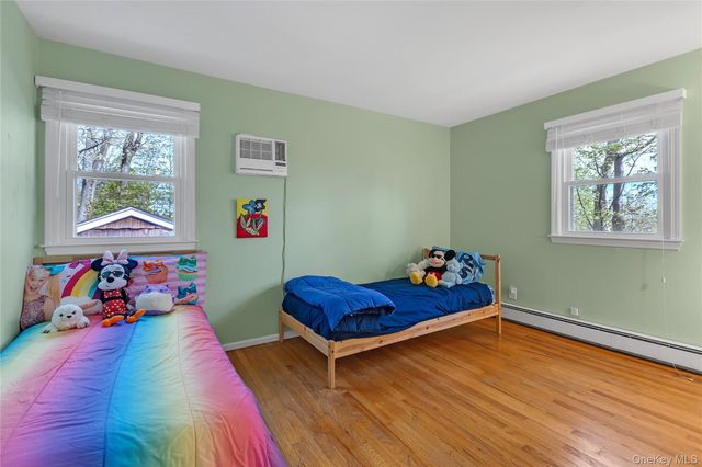 16 Appletree Lane, Huntington Station, NY 11746