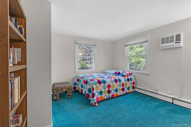 16 Appletree Lane, Huntington Station, NY 11746