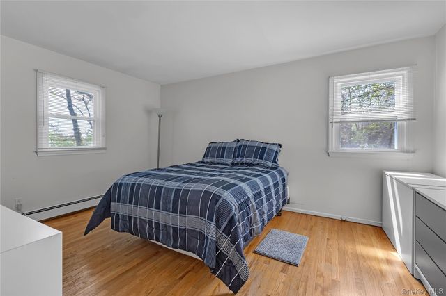 16 Appletree Lane, Huntington Station, NY 11746