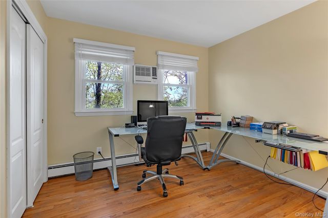 16 Appletree Lane, Huntington Station, NY 11746