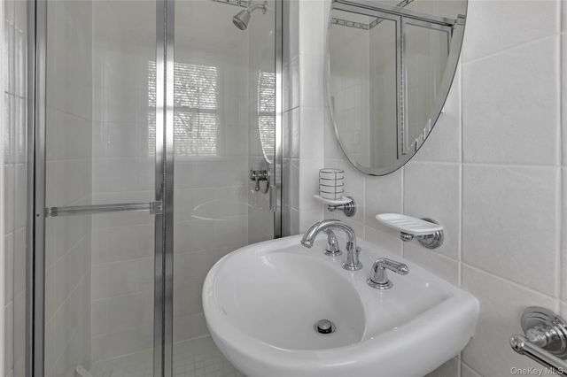 16 Appletree Lane, Huntington Station, NY 11746