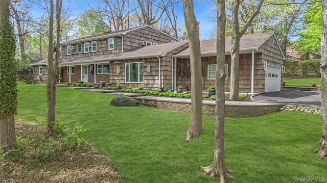 16 Appletree Lane, Huntington Station, NY 11746