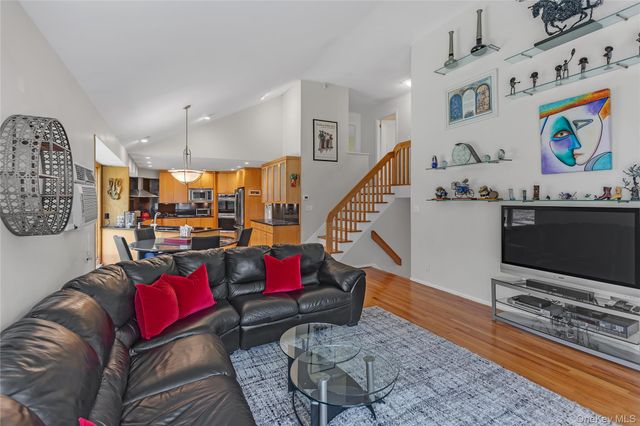 16 Appletree Lane, Huntington Station, NY 11746