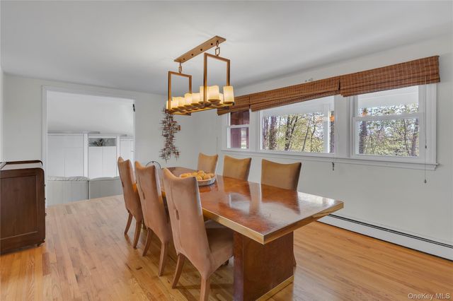 16 Appletree Lane, Huntington Station, NY 11746