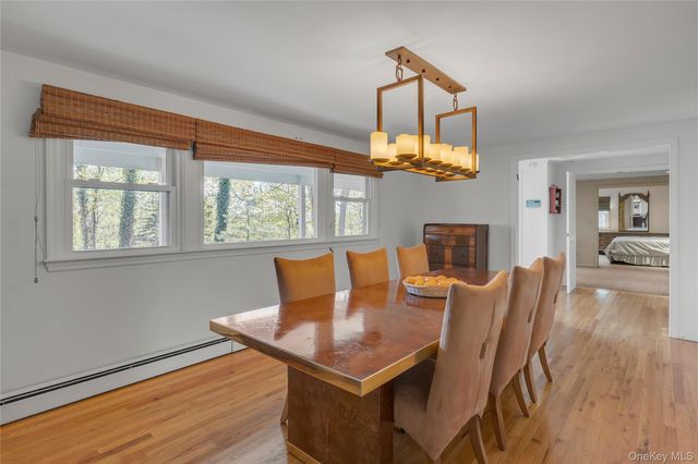 16 Appletree Lane, Huntington Station, NY 11746