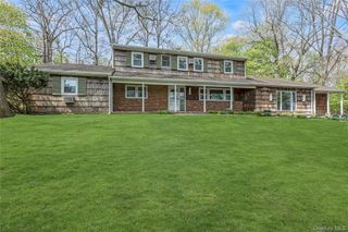 16 Appletree Lane, Huntington Station, NY 11746