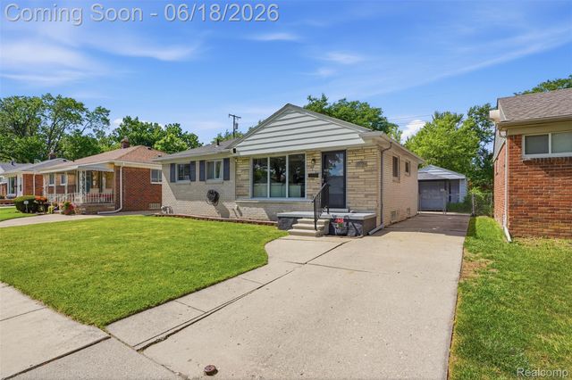 18301 Marquette Street, Roseville, MI 48066