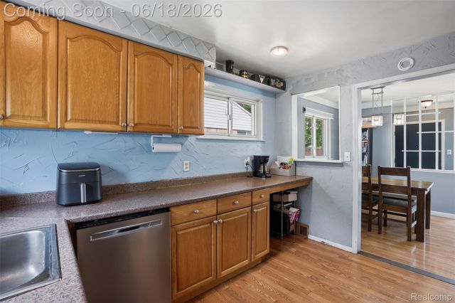 18301 Marquette Street, Roseville, MI 48066
