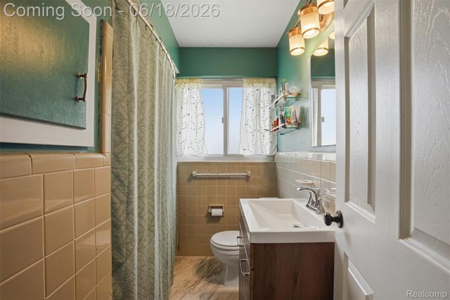 18301 Marquette Street, Roseville, MI 48066
