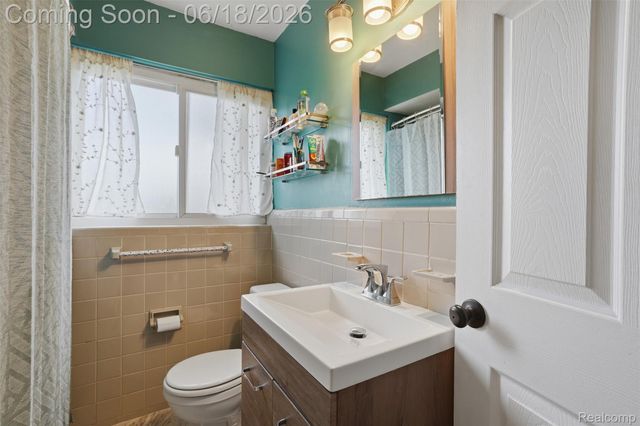 18301 Marquette Street, Roseville, MI 48066