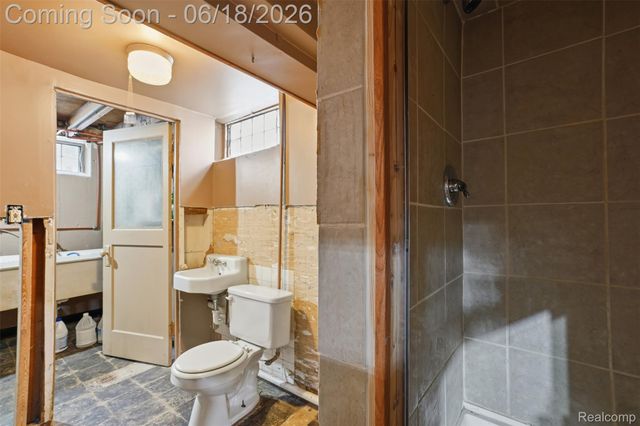 18301 Marquette Street, Roseville, MI 48066