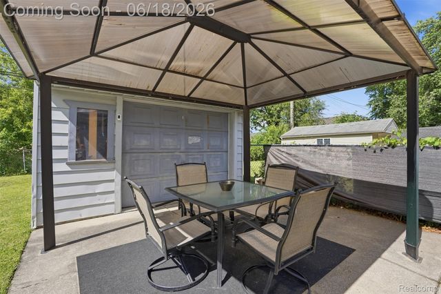 18301 Marquette Street, Roseville, MI 48066