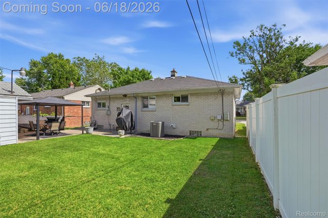18301 Marquette Street, Roseville, MI 48066