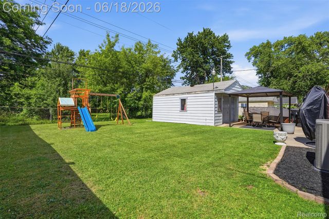 18301 Marquette Street, Roseville, MI 48066