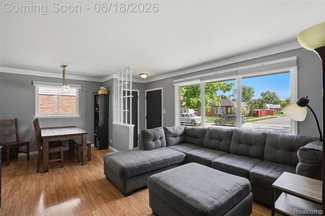 18301 Marquette Street, Roseville, MI 48066