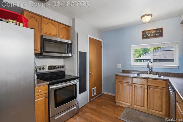 18301 Marquette Street, Roseville, MI 48066