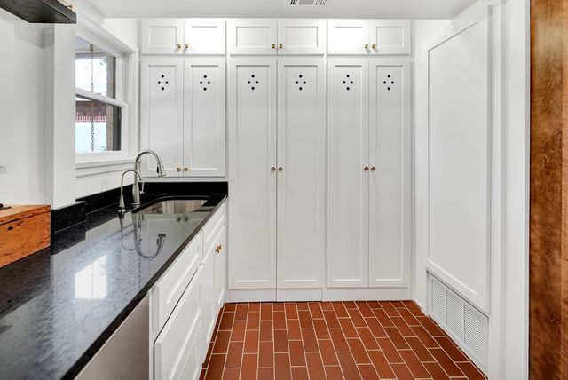 1604 Bedford Dr, Midland, TX 79701