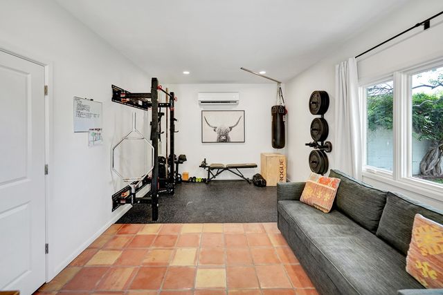 1604 Bedford Dr, Midland, TX 79701