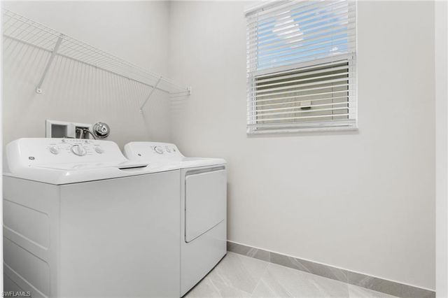 2436 Cambridge WAY, Naples, FL 34112