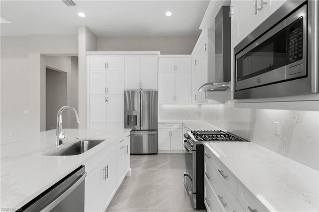 2436 Cambridge WAY, Naples, FL 34112